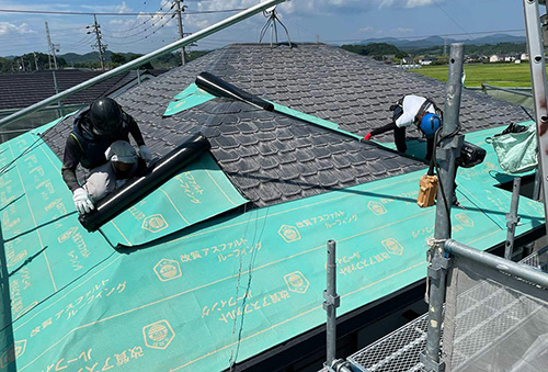 既存屋根の上から防水シート